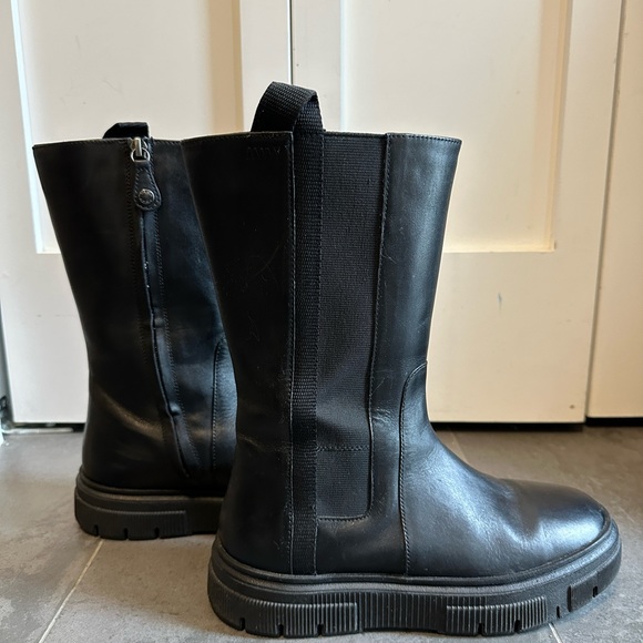 Geox Women’s Size 7 boots. Only worn a few times they’re basically new. - Picture 3 of 4